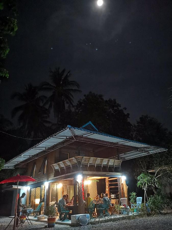Baantia Chomtawan Bed & Breakfast Сурат Тхани Екстериор снимка